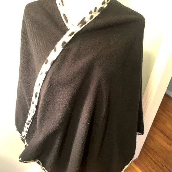 Fraas black wrap with animal print trim, one size - Picture 3 of 5